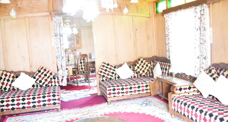 Queen of Mountain Houseboat, Srinagar 5
